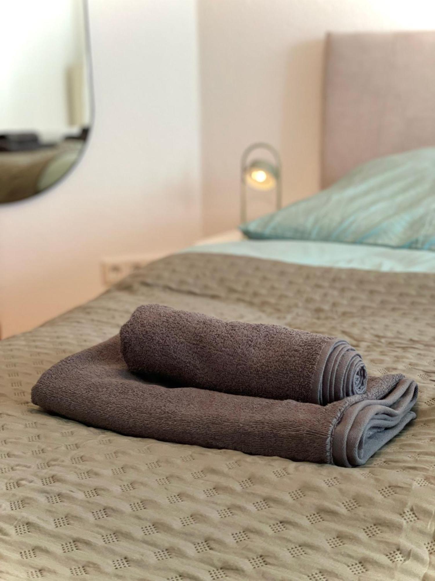 110Qm - 4 Zimmer - Privat Parkplatz - Zentral - Balkon - Mallibase Apartments Kassel Dış mekan fotoğraf